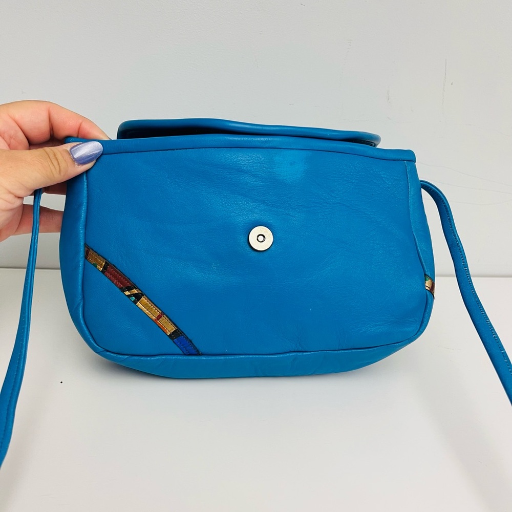 Bright Turquoise Leather with Abstract Detail Crossbody - Picture 3 of 12